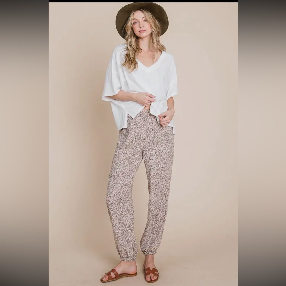 LIGHT Floral Print Jogger Pants with Pockets - Picture 2 of 4